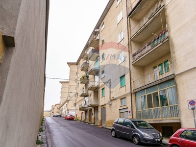 Appartamento in Via Catania, Enna, 6 locali, 1 bagno, con box, 121 m²