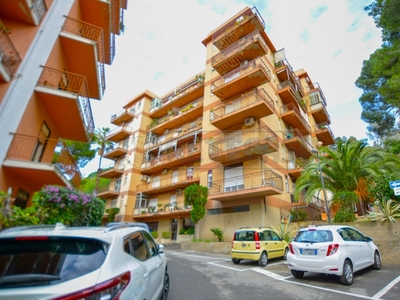 Appartamento in Via Papa Giovanni Paolo II 28, Messina, 5 locali
