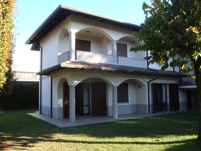 Casa Bi/Trifamiliare in Vendita in Ponchielli a Giussano