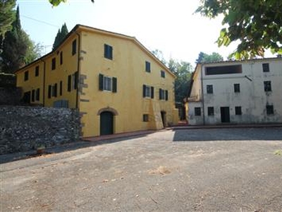 Casa colonica - da ristrutturare a Capannori