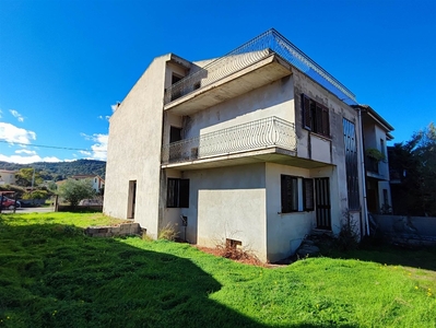 Casa indipendente a Bari Sardo, 8 locali, 2 bagni, 189 m² in vendita