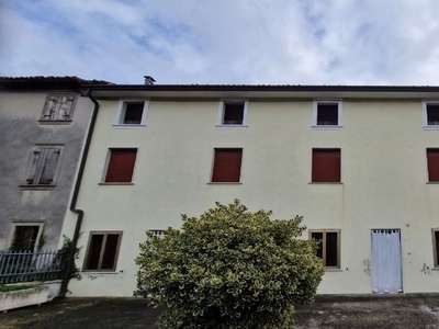 Casa indipendente con corte, via Dossi Prabiano, località Rosegaferro, Villafranca di Verona