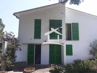 casa indipendente in Affitto ad Capoliveri