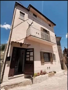 Casa indipendente in vendita a Galluccio