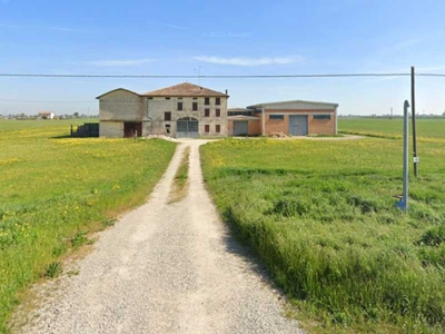 Rustico-Casale-Corte in Vendita ad Castelnovo di Sotto - 150000 Euro