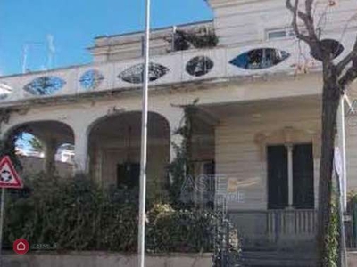 Casa indipendente in Vendita in Corso Umberto I 10 a Bari