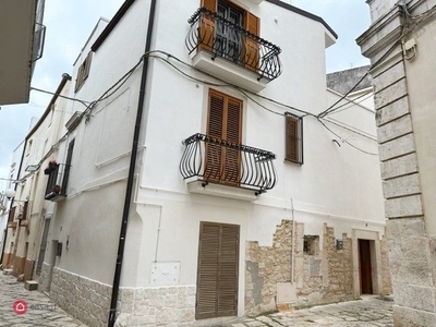 Casa indipendente in Vendita in Piazza perotti 3 a Cassano delle Murge