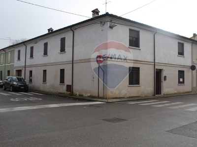 Casa semindipendente in Via Valcarenghi, Bozzolo, 6 locali, 2 bagni