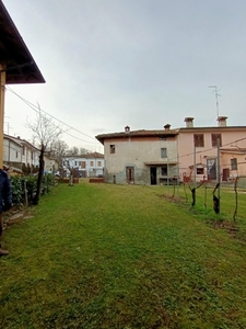 Porzione di casa in Castelnuovo, Borgonovo Val Tidone, 6 locali