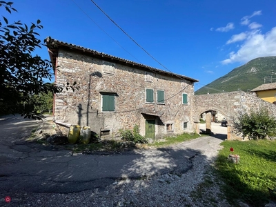 Rustico/Casale in Vendita in Piazza STRINGA 13 a Caprino Veronese