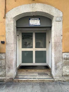 Ufficio in Affitto ad Trani - 600 Euro