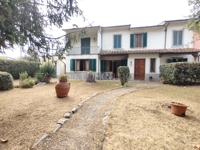 Villa a Campi Bisenzio in Via Pistoiese