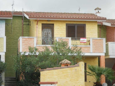Villa a Schiera in Vendita ad Sant`anna Arresi - 105000 Euro