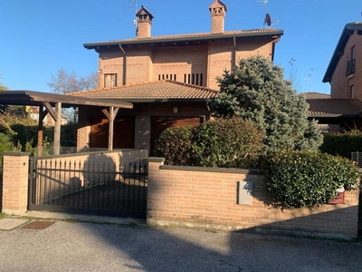 Villa a schiera in Via Dei Calzolai, Ferrara, 6 locali, 2 bagni