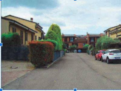 Villa a schiera in Via La Malfa, Rozzano, 3 locali, 2 bagni, con box