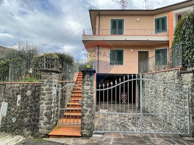 Villa con terrazzo, Bagni di Lucca fornoli