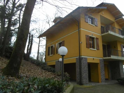 Villa in Vendita ad Quattro Castella - 450000 Euro