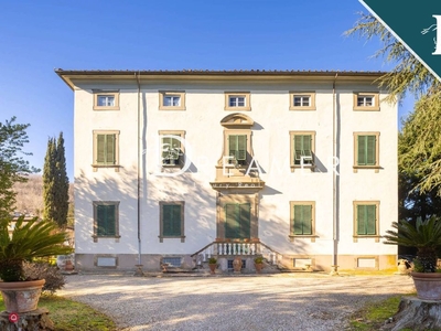 Villa in Vendita in a Lucca