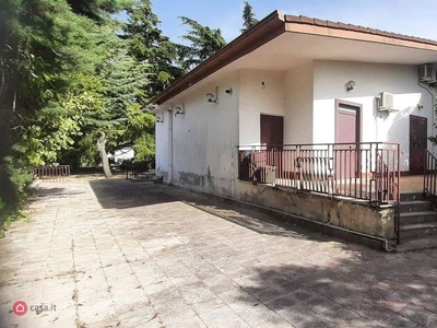 Villa in Vendita in Contrada Lagogemolo a Cassano delle Murge