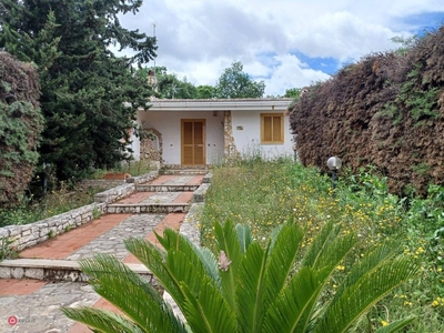 Villa in Vendita in Contrada Lagogemolo a Cassano delle Murge