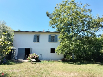 Villa in Vendita in Strada Provinciale San Rocco a Caprarola