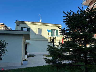 Villa in Vendita in Via dei Marsi 74 a Pescara