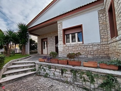 Villa in Vendita in Via della Repubblica 43 a Cassano delle Murge