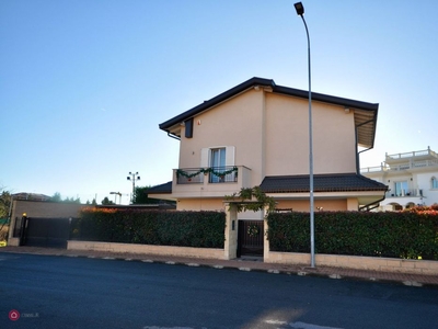 Villa in Vendita in Via Gisella Floreanini 23 a Novara