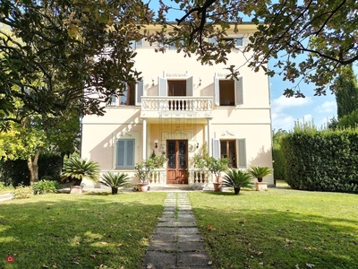 Villa in Vendita in Via Per Corte Giusti 1286 a Lucca