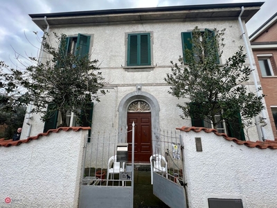 Villa in Vendita in Viale Rinaldo Piaggio a Pontedera