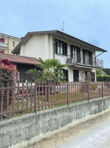 Villa in Via Manzoni 9, Vaprio d'Adda, 4 locali, 3 bagni, garage