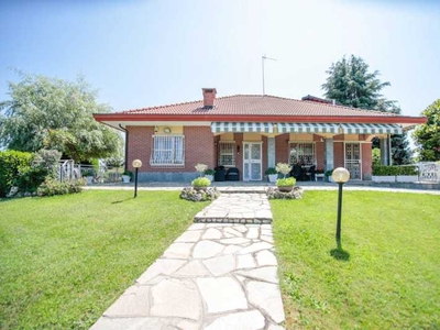 Villa Singola in Vendita ad Leini - 335000 Euro