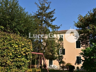 Villa, via Carraia, zona Pieve San Paolo, Santa Margherita, Carraia, Capannori