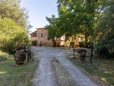 Villa in Vendita ad Siena - 1100000 Euro