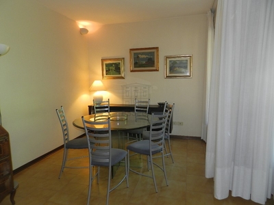 Appartamento in Affitto a Lucca, zona Nord, 1'200€, 110 m², arredato