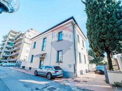 Appartamento in Vendita a Bergamo, zona Carducci, 2'000'000€, 890 m²