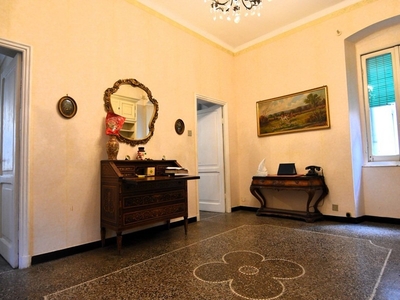 Appartamento in Vendita a Genova, zona SAN TEODORO, 105'000€, 92 m²