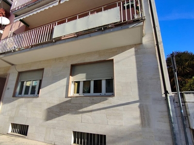 Appartamento in Vendita a Gorizia, zona Centro storico, 120'000€, 117 m²