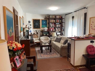 Appartamento in Vendita a Lucca, zona San Macario In Piano, 250'000€, 100 m²
