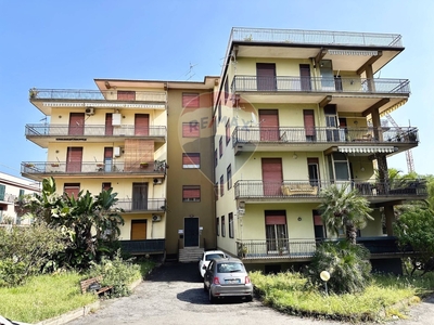 Quadrilocale in Via Circunvallazione, Riposto, 1 bagno, con box