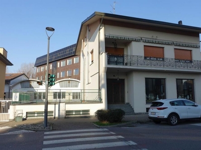 azienda commerciale in affitto a Usmate Velate