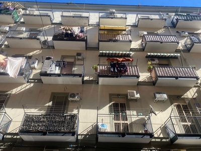 Bilocale in Vendita a Napoli, 83'250€, 55 m²