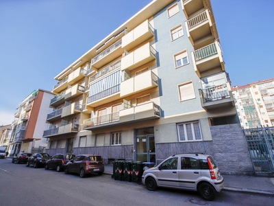 Bilocale in Vendita a Torino, zona Lucento, 79'000€, 65 m²