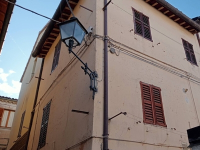 Bilocale in Vicolo IV del piano, Fabriano, 1 bagno, 60 m² in vendita