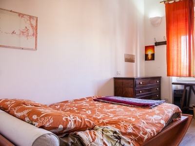 Camera a due letti in appartamento con 3 camere da letto a San Giovanni