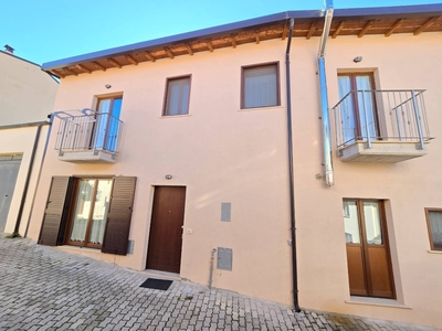 Casa indipendente in Via della Cava, L'Aquila, 3 locali, 2 bagni