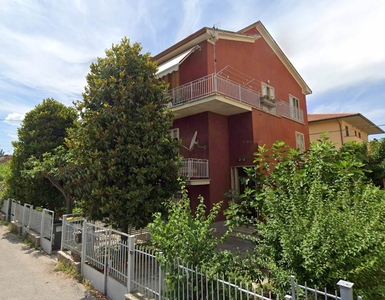 Casa semi indipendente in Viale Firenze a Foligno