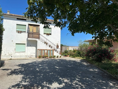 Casa singola in Via Doria 22 in zona Pontesasso a Fano