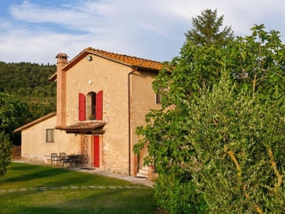 Casale a Rapolano Terme con terrazza, piscina e giardino