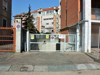 Garage / Posto auto in Via Luigi Salvatore Cherubini in zona Barriera Milano a Torino